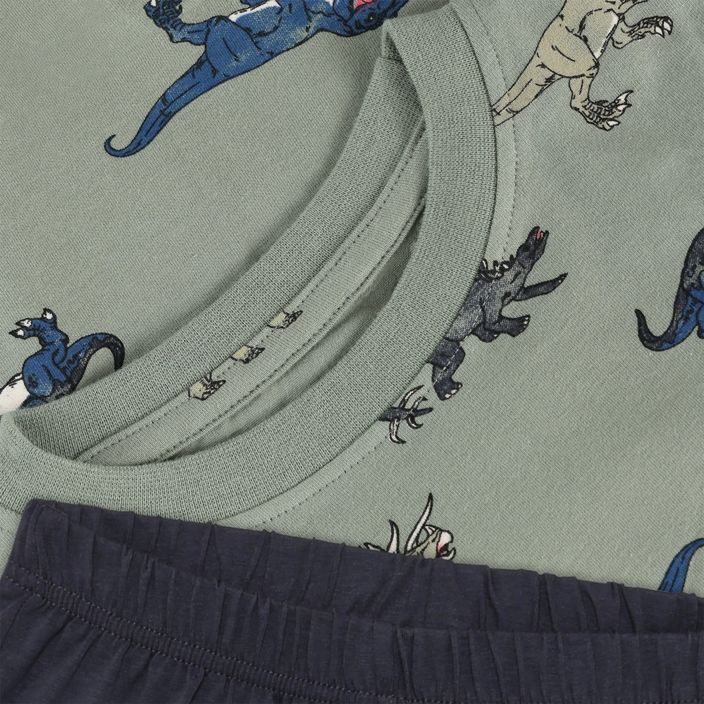 T-shirt Short shorts