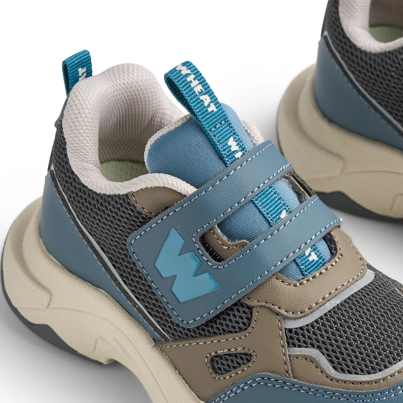 Cove Sneakers